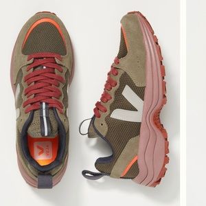 NWOT Veja Venturi Platform Sneakers